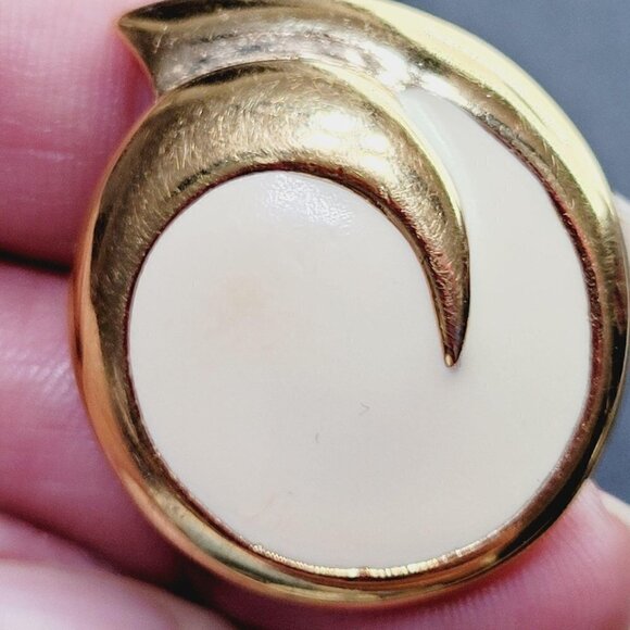 Vintage Monet Gold Cream Enamel Post Earrings Swirl Retro Signed 1.25" EUC - Picture 2 of 5